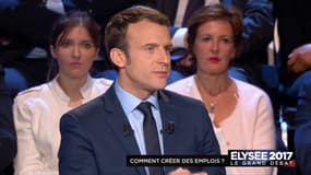 Nicolas Dupont-Aignan a profité du débat des onze candidats pour questionner l'ancien ministre de l'Economie sur son passé chez Rothschild. 