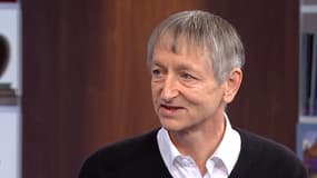 Geoffrey Hinton a concrétisé le concept technologique de réseau neuronal, aujourd'hui utilisé dans l'intelligence artificielle.