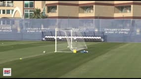 Le joli coup franc "derrière le but" de Neymar à l'entraînement du Brésil