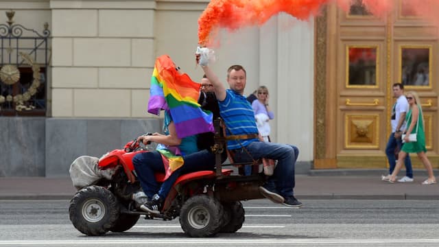 L'activiste russe Nikolai Alexeyev durant une manifestation pour les droits des homosexuels à Moscou en mai 2015