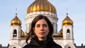 L'activiste Nadejda Tolokonnikova vendredi à Moscou, devant la cathédrale Saint-Saveur où elle avait chanté une prière anti-Poutine en 2012.