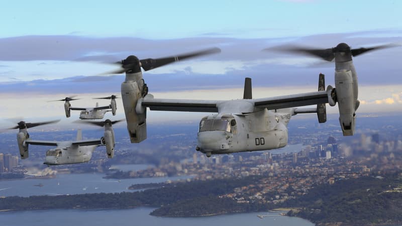 Cette image obtenue auprès de l'US Marine Corps montre trois avions à rotors basculants MV-22B Osprey volant en formation au-dessus de l'océan Pacifique au large de la côte de Sydney, le 29 juin 2017