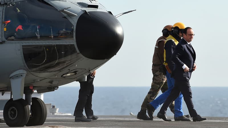 François Hollande a présenté ses voeux aux armées le 14 janvier 2015 sur le porte-avion Charles de Gaulle.