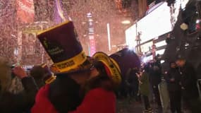 New York entre à son tour en 2020: les images de la fête à Times Square