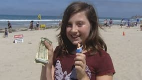 25 distributeurs Pez contenant entre 50 et 100 dollars étaient cachés dans le sable de San Diego.