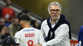 Houssem Aouar avec Laurent Blanc à l'OL, à Lyon le 30 octobre 2022