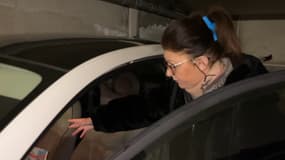 Isabelle vit dans sa voiture, garée dans un parking de Mandelieu-la-Napoule.