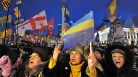 Des manifestants  place de l'indépendance à Kiev, le 7 décembre 2013.
