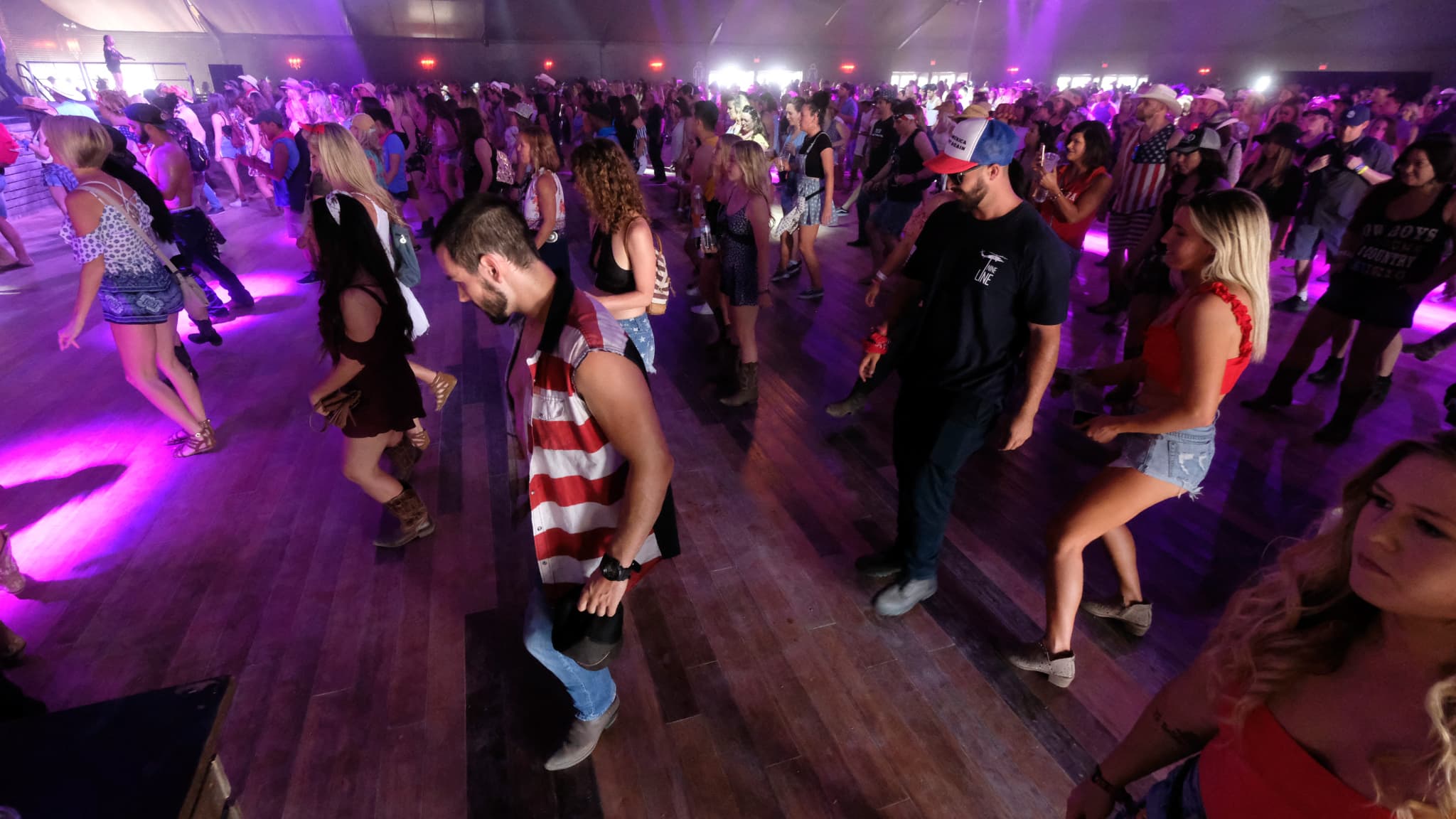 Des danseurs lors du Stagecoach Festival en Californie, l'un des festivals de country les plus connus, en 2018 Des danseurs lors du Stagecoach Festival en Californie, l'un des festivals de country les plus connus, en 2018