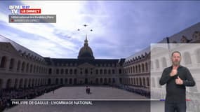 Hommage à Philippe de Gaulle: la cour des Invalides survolée par des Rafale Marine