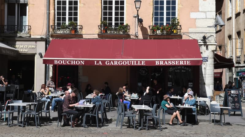 Des Lyonnais attablés en terrasse (photo d'illustration).