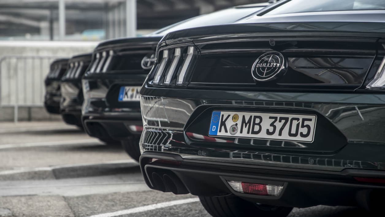 Les logos de Ford et de la Mustang n'apparaissent presque nulle part sur cette série spéciale. Un badge "Bullitt" les remplace.