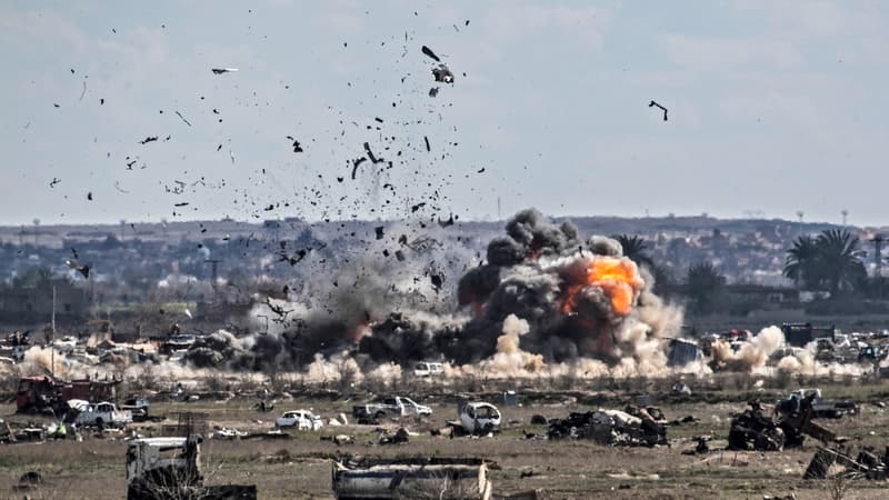 Une explosion à Baghouz, dans l'est de la Syrie. 