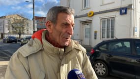 Mario Lucarelli, habitant du village à Rillieux-la-Pape est à l'origine de la mobilisation contre la fermeture de La Poste