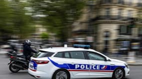Un véhicule de police à Paris, le 16 avril 2025