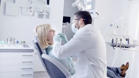 Une visite chez le dentiste, même de routine, permet de limiter la présence de mauvaises bactéries.
