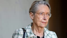 La ministre français de l'Éducation Elisabeth Borne quitte le Palais présidentiel de l'Élysée à Paris le 19 mars 2025