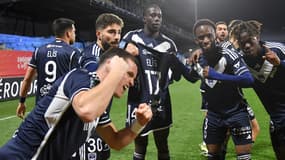 Les joueurs de Bordeaux rendant hommage à Alberth Elis, Bordeaux-Rodez, le 2 mars 2024