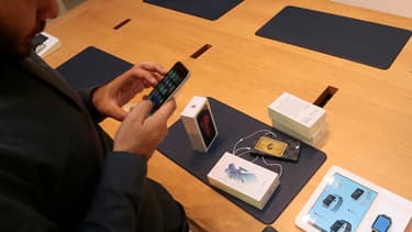 Pour Foxconn, qui assemble 70% de la production mondiale d’iPhone, la baisse des ventes se traduit déjà par une baisse de 5,5% de son chiffre d’affaires.