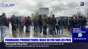 Armor protéines: des producteurs laitiers de la Manche manifestant devant l'usine