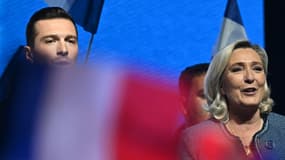 Le président du Rassemblement national Jordan Bardella (gauche) et la cheffe des députés du partis Marine Le Pen, le 1er mai 2025 à Narbonne