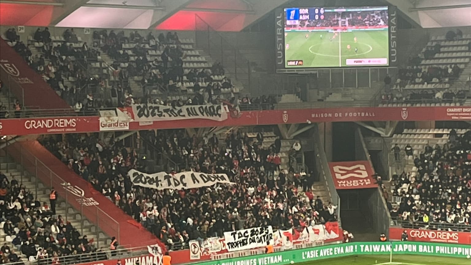 Les banderoles des supporters monégasques face à Reims, le 14 décembre 2024.