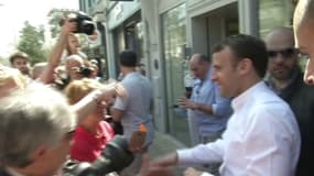 Emmanuel Macron s'offre un bain de foule au Touquet