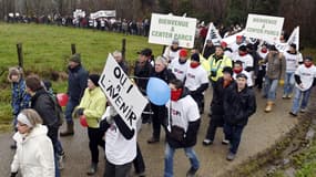 Des partisans du projet de construction d'un village vacances Center Parcs manifestant à Roybon, dans l'est de la France, dimanche 7 décembre 2014.