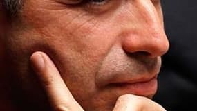 Jean-François Copé devrait prendre la tête de l'UMP, en vertu d'un accord avec Nicolas Sarkozy, a-t-on appris dimanche dans son entourage. /Photo prise le 26 octobre 2010/REUTERS/Charles Platiau