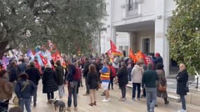 Une centaine de manifestants se sont rassemblés, ce samedi, à Saint-Raphaël.