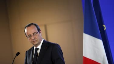 La cote de confiance de François Hollande enregistre une baisse de cinq points par rapport au mois dernier, à 33% d'opinions favorables, tandis que le Premier ministre Jean-Marc Ayrault chute de quatre points, à 30%, selon l'observatoire politique CSA-Les