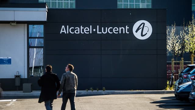 Alcatel-Lucent dispose à Calais (Nord) d'une usine de production des câbles sous-marins en fibre optique, en plus d'une flotte de 7 navires câbliers