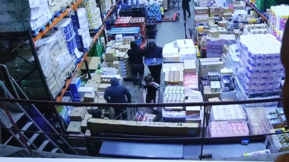 Un supermarché a été pillé et vandalisé à Évreux dans la nuit du 30 juin au 1er juillet pendant les émeutes, les dégâts sont estimés entre 200.000 et 250.000 euros.