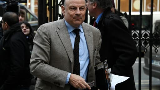 Le secrétaire d'Etat aux Relations avec le Parlement Jean-Marie Le Guen quitte le siège du Pari socialiste à Paris, le 7 mars 2016