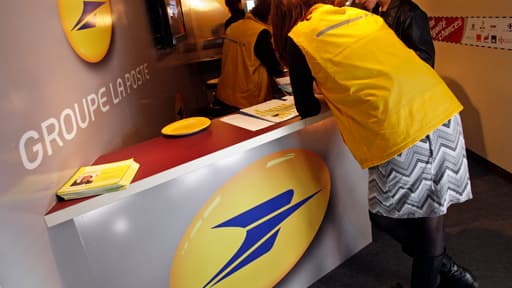 Si l'UFC-Que Choisir dénonce la promotion de formules plus chères par La Poste, l'association reconnaît de réels progrès en termes de temps d'attente au guichet.