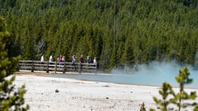 Des visiteurs au parc de Yellowstone, le 22 juin 2022