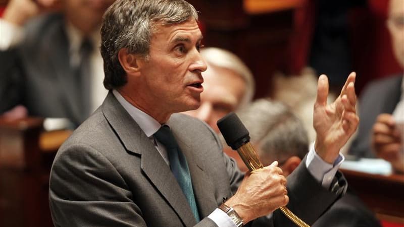 Jérôme Cahuzac, ministre délégué au Budget, a qualifié mardi de "sans fondement" les accusations de l'opposition de droite qui soupçonne le gouvernement de vouloir augmenter la CSG. /Photo prise le 11 juillet 2012/REUTERS/Charles Platiau