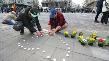 Devant la Bourse, à Bruxelles.