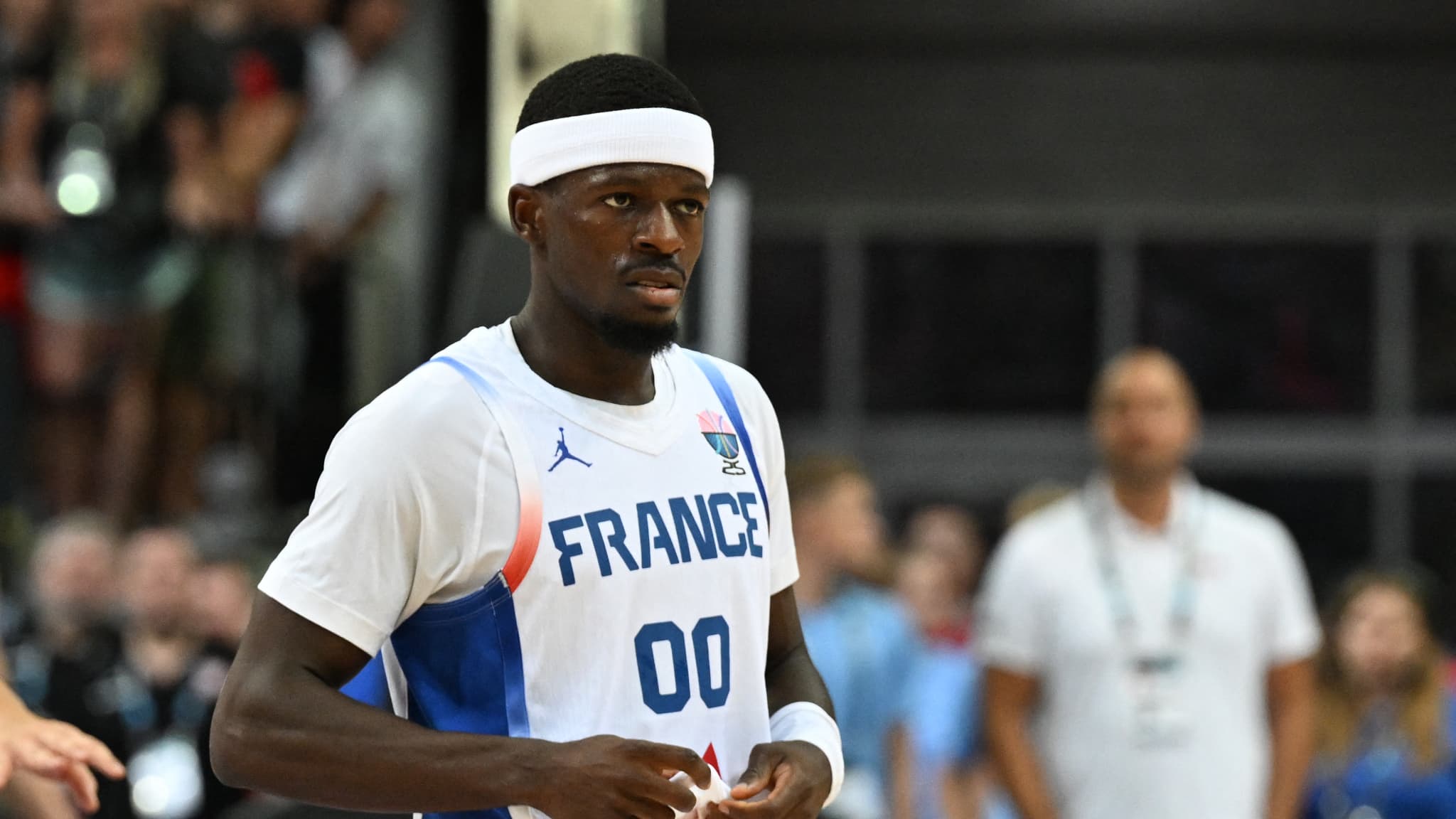 "C’EST POUR ÇA QU’IL A ÉTÉ PRIS": COMMENT SYLVAIN FRANCISCO S’EST MUÉ EN SAUVEUR DES BLEUS CONTRE LA SLOVÉNIE