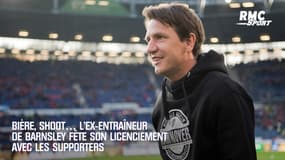 Bière, shoot…  L’ex-entraîneur de Barnsley fête son licenciement avec les supporters