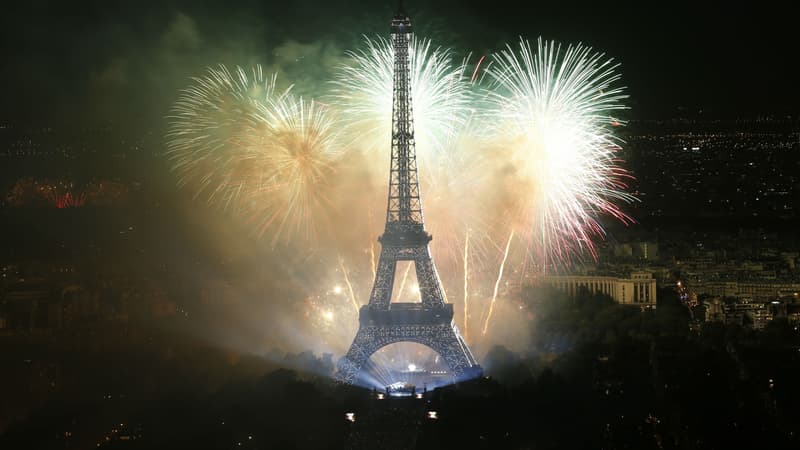 Un feu d'artifice a été tiré près de la Tour Eiffel dimanche pour le tournage d'une série (illustration).