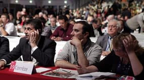 Militants socialistes corréziens, vendredi à Toulouse, à l'occasion du congrès du PS. Jean-Marc Ayrault a sonné l'heure samedi d'une remobilisation de la majorité face aux attaques de l'opposition et a revendiqué sa méthode visant à forger un "nouveau mod