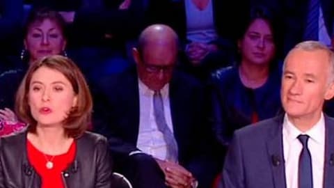 Jean-Yves Le Drian s'est assoupi.