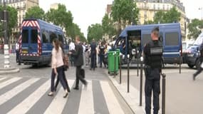 Des gendarmes
