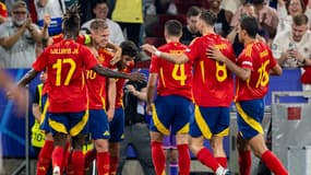 La joie de l'équipe d'Espagne après le but de Dani Olmo en demi-finale de l'Euro, 9 juillet 2024