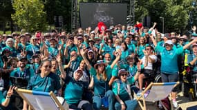 Les volontaires de Paris 2024 fêtent l'anniversaire des Jeux olympiques en France, 26 juillet 2025
