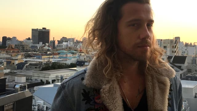 Julien Doré a sorti son dernier album "&" au Japon