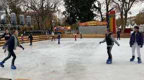 La patinoire du marché de Noël de Draguignan fait polémique.