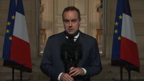 Le Premier ministre Sébastien Lecornu a annoncé plusieurs mesures budgétaires depuis le perron de Matignon.