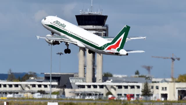 Le gouvernement italien a décidé de reporter la vente de la compagnie aérienne Alitalia. (image d'illustration)